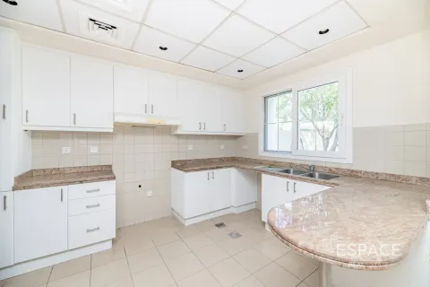 Снять в аренду таунхаус в Арабиан Ранчес, Дубай: 3 спальни, 226м², № 71301 - фото 4