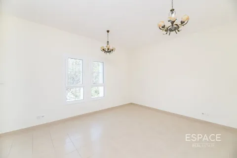 Снять в аренду таунхаус в Арабиан Ранчес, Дубай: 3 спальни, 226м², № 71301 - фото 6