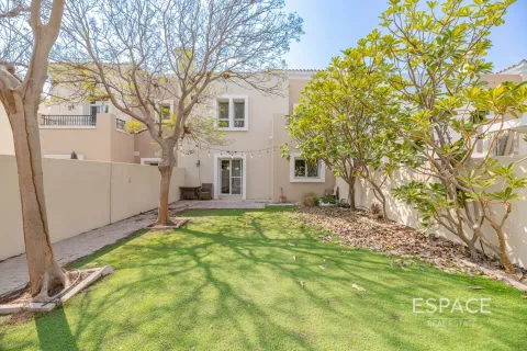 Снять в аренду таунхаус в Арабиан Ранчес, Дубай: 3 спальни, 226м², № 71301 - фото 1