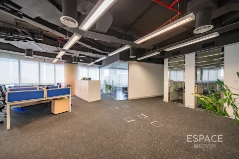 Office in Jumeirah Lake Towers, Dubai 704 sq.m. № 71300 - photo 8