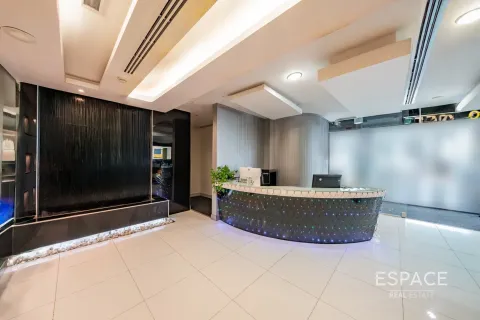 Office in Jumeirah Lake Towers, Dubai 704 sq.m. № 71300 - photo 2