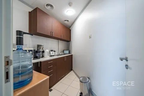 Office in Jumeirah Lake Towers, Dubai 704 sq.m. № 71300 - photo 10