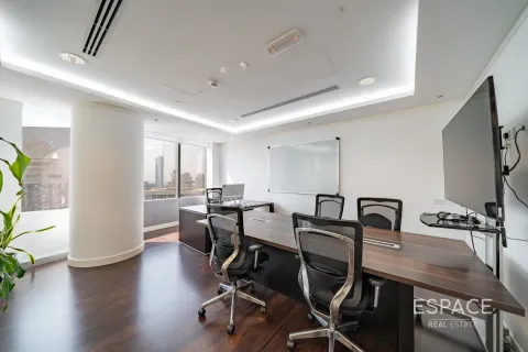 Office in Jumeirah Lake Towers, Dubai 704 sq.m. № 71300 - photo 7