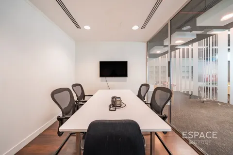 Office in Jumeirah Lake Towers, Dubai 704 sq.m. № 71300 - photo 6