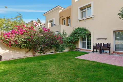 Villa in Dubai 2 bedrooms, 165 sq.m. № 96960