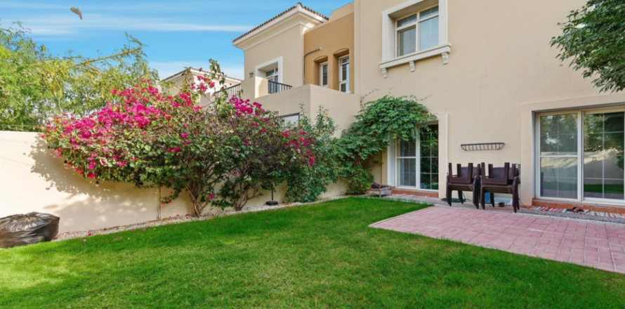 Villa in Dubai 2 bedrooms, 165 sq.m. № 96960