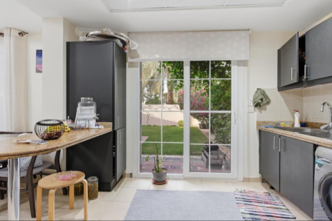 Villa in Dubai 2 bedrooms, 165 sq.m. № 96960 - photo 6