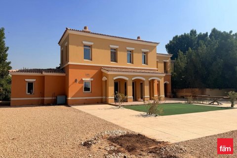 Adosado en Dubai, 4 dormitorios, 960.1 m², № 70670 - foto 1