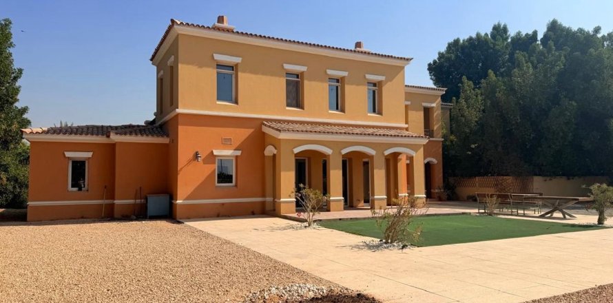 Adosado en Dubai, 4 dormitorios, 960.1 m², № 70670