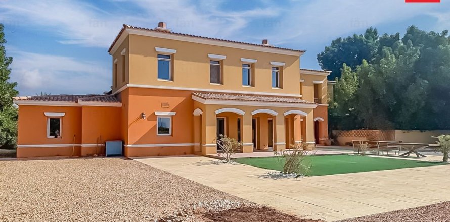 Таунхаус в Дубае, 4 спальни, 960.1м², № 70670