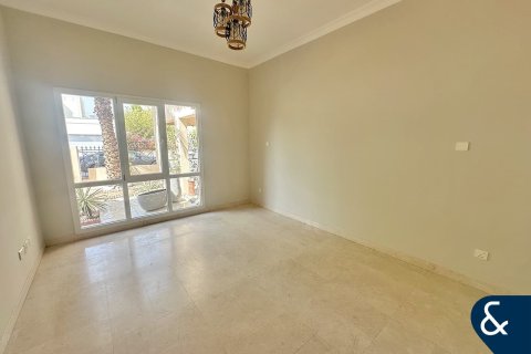 Снять в аренду виллу в Meadows 1, Meadows, Дубай: 6 спален, 457м², № 79183 - фото 7