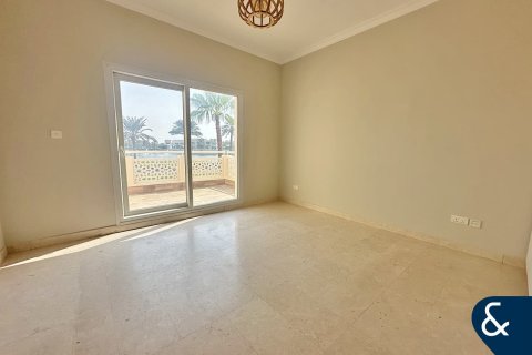 Снять в аренду виллу в Meadows 1, Meadows, Дубай: 6 спален, 457м², № 79183 - фото 15