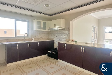 Снять в аренду виллу в Meadows 1, Meadows, Дубай: 6 спален, 457м², № 79183 - фото 3