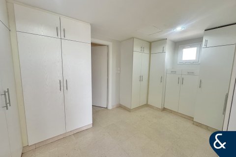 Снять в аренду виллу в Meadows 1, Meadows, Дубай: 6 спален, 457м², № 79183 - фото 10