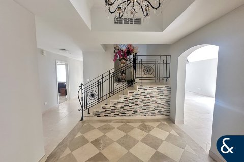 Снять в аренду виллу в Meadows 1, Meadows, Дубай: 6 спален, 457м², № 79183 - фото 2