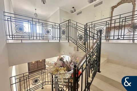 Снять в аренду виллу в Meadows 1, Meadows, Дубай: 6 спален, 457м², № 79183 - фото 8