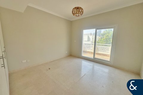 Снять в аренду виллу в Meadows 1, Meadows, Дубай: 6 спален, 457м², № 79183 - фото 13