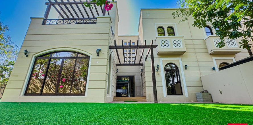 Adosado en Dubai, 4 dormitorios, 563.6 m², № 95689