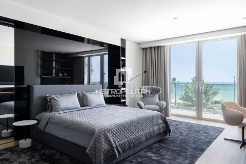 Apartment in Palm Jumeirah, Dubai 4 bedrooms, 744 sq.m. № 73073 - photo 1