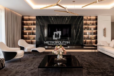 Apartment in Palm Jumeirah, Dubai 4 bedrooms, 744 sq.m. № 73073 - photo 2