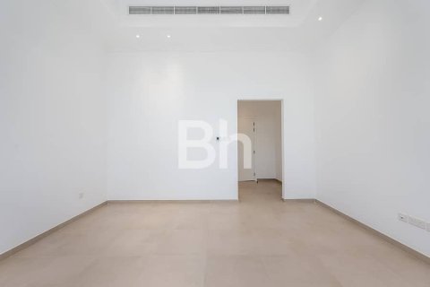 Снять в аренду виллу в Аль-Хаваниже, Дубай: 3 спальни, 1561м², № 24386 - фото 26