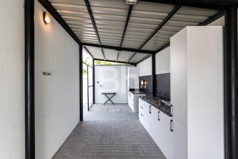 Снять в аренду виллу в Аль-Хаваниже, Дубай: 3 спальни, 1561м², № 24386 - фото 4