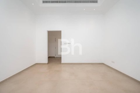 Снять в аренду виллу в Аль-Хаваниже, Дубай: 3 спальни, 1561м², № 24386 - фото 25