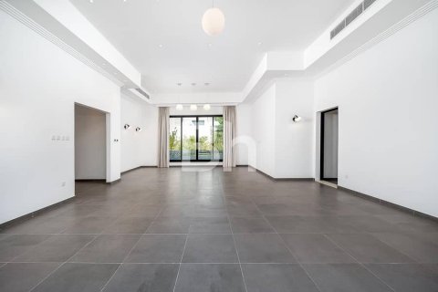 Снять в аренду виллу в Аль-Хаваниже, Дубай: 3 спальни, 1561м², № 24386 - фото 28