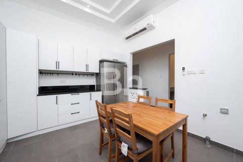 Снять в аренду виллу в Аль-Хаваниже, Дубай: 3 спальни, 1561м², № 24386 - фото 10