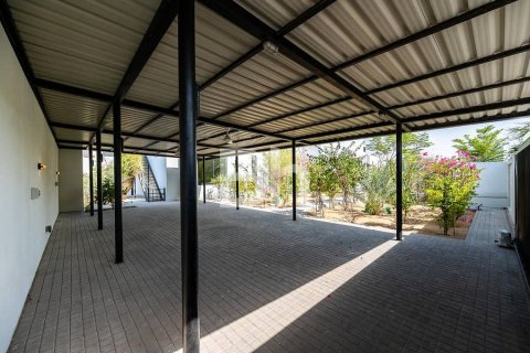 Снять в аренду виллу в Аль-Хаваниже, Дубай: 3 спальни, 1561м², № 24386 - фото 7