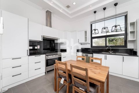 Снять в аренду виллу в Аль-Хаваниже, Дубай: 3 спальни, 1561м², № 24386 - фото 11