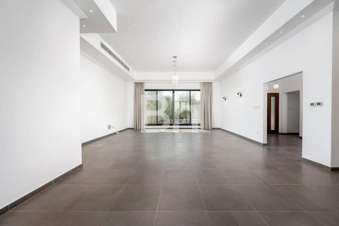 Снять в аренду виллу в Аль-Хаваниже, Дубай: 3 спальни, 1561м², № 24386 - фото 29