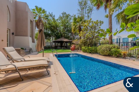 Villa à Jumeirah Islands, Dubai, 4 chambres, 492 m², № 76086 - photo 1