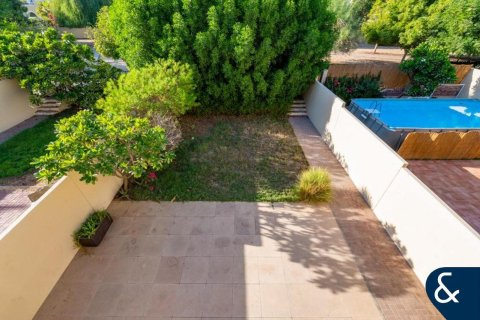 Купить виллу в Арабиан Ранчес, Дубай: 3 спальни, 244м², № 91365 - фото 14