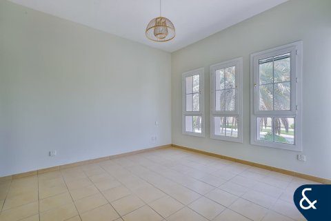 Купить виллу в Арабиан Ранчес, Дубай: 3 спальни, 244м², № 91365 - фото 9