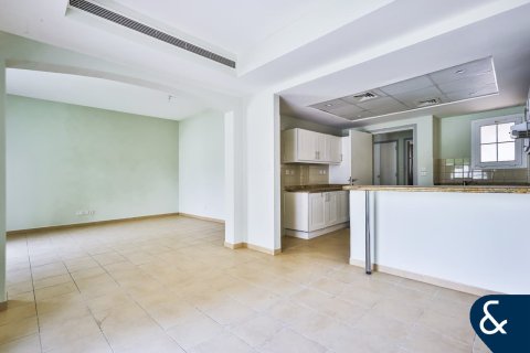 Купить виллу в Арабиан Ранчес, Дубай: 3 спальни, 244м², № 91365 - фото 2