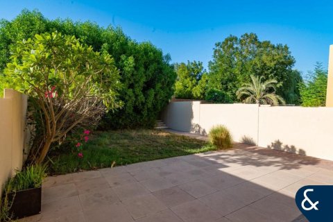 Купить виллу в Арабиан Ранчес, Дубай: 3 спальни, 244м², № 91365 - фото 15