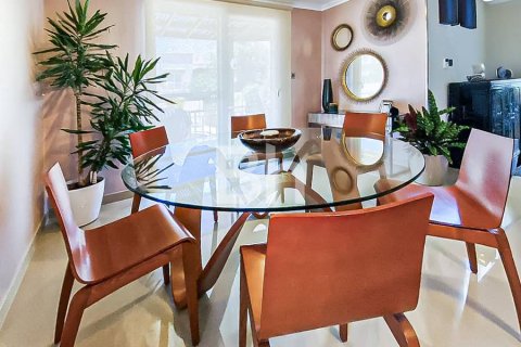Adosado en The Springs, Dubai, 3 dormitorios, 379 m², № 21871 - foto 2