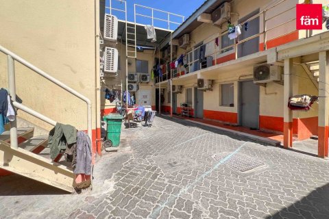 Labor Camp in Al Quoz, Dubai 854.7 sq.m. № 17095 - photo 2