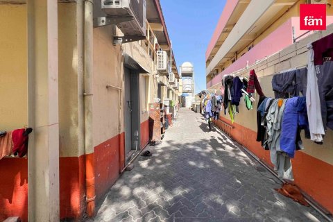 Labor Camp in Al Quoz, Dubai 854.7 sq.m. № 17095 - photo 4