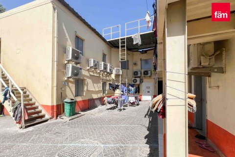 Labor Camp in Al Quoz, Dubai 854.7 sq.m. № 17095 - photo 1