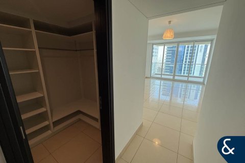 Apartment in Jumeirah Lake Towers, Dubai 3 bedrooms, 225 sq.m. № 76232 - photo 15