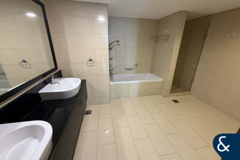 Apartment in Jumeirah Lake Towers, Dubai 3 bedrooms, 225 sq.m. № 76232 - photo 19