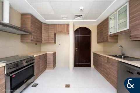 Villa in Springs 11, The Springs, Dubai 4 bedrooms, 701 sq.m. № 76241 - photo 8