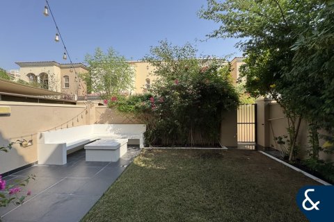 Villa in Dubai Land, Dubai 3 bedrooms, 190 sq.m. № 76242 - photo 16