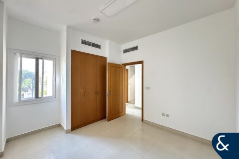 Villa in Dubai Land, Dubai 3 bedrooms, 190 sq.m. № 76242 - photo 10