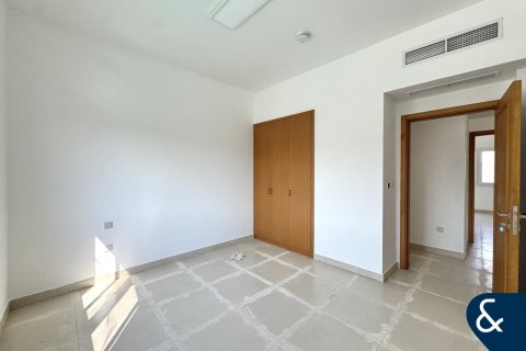 Villa in Dubai Land, Dubai 3 bedrooms, 190 sq.m. № 76242 - photo 13