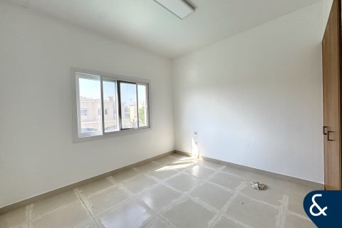 Villa in Dubai Land, Dubai 3 bedrooms, 190 sq.m. № 76242 - photo 12