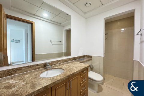 Villa in Dubai Land, Dubai 3 bedrooms, 190 sq.m. № 76242 - photo 14