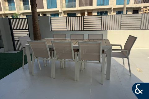 Villa in Jumeirah Village Circle, Dubai 4 bedrooms, 334 sq.m. № 76431 - photo 1